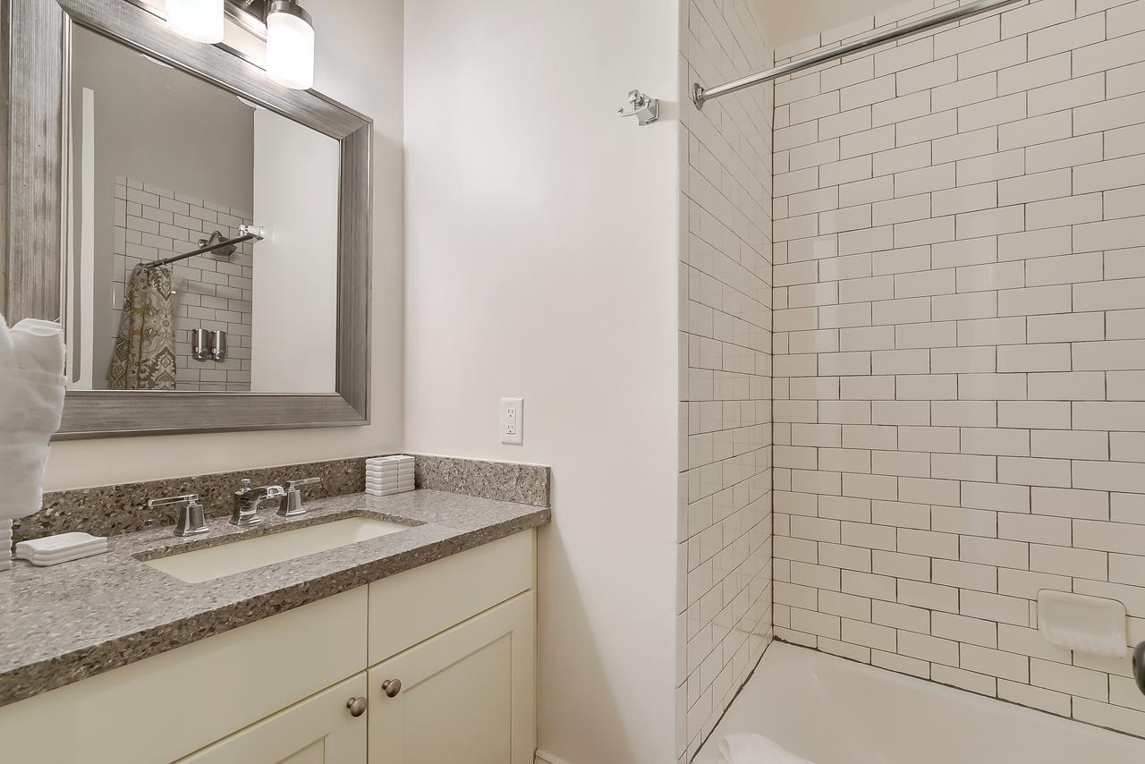 Modern 2Br On Carondelet By Hosteeva Apartment Ню Орлиънс Екстериор снимка
